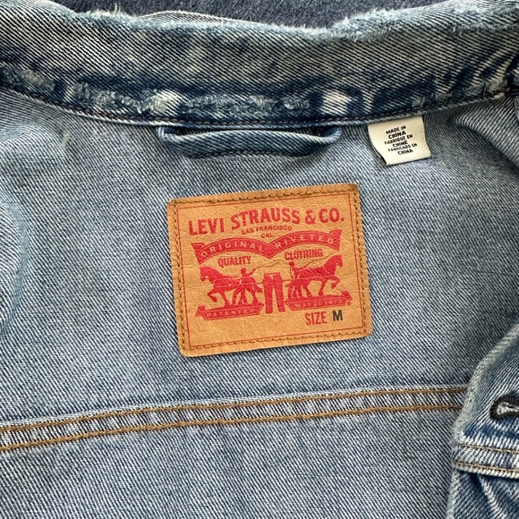 Levi’s Distressed Denim Jacket - Picture 3 of 7